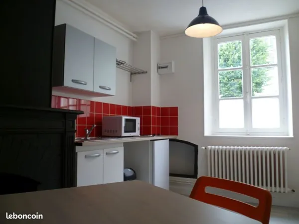 Studio meublé tout confort - charges comprises - parking gratuit - Laon ville haute