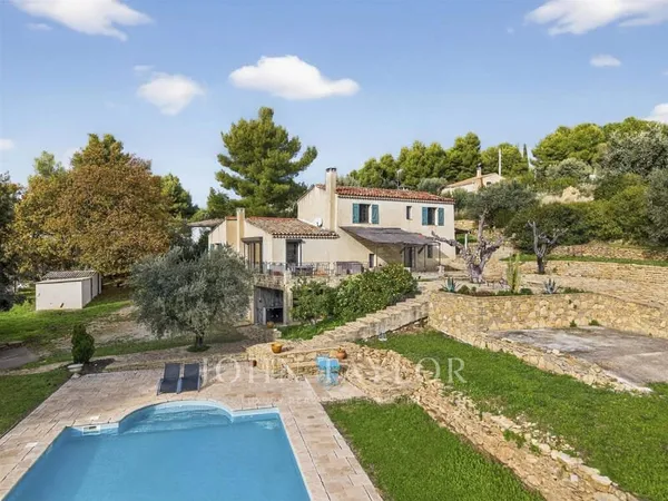 Maison avec piscine dans un quartier prisé de La Cadière-d'Azur