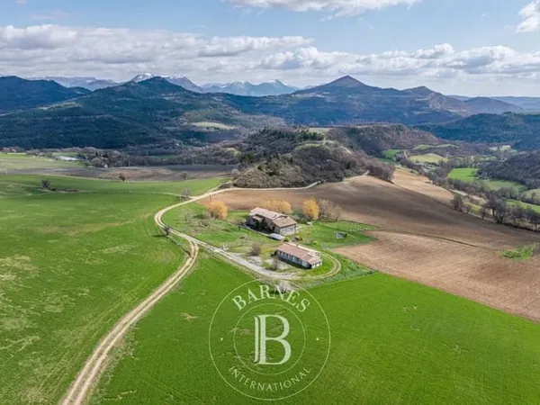 ALPES DE HAUTE PROVENCE - THOARD - PROPRIETE DU 18EME SIECLE 440M² - PARC 2 HECTARES POSSIBILITE 30 