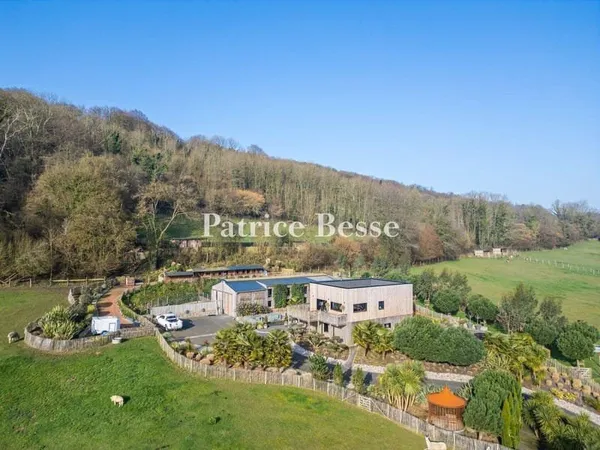 Maison 8 pièces 360 m²