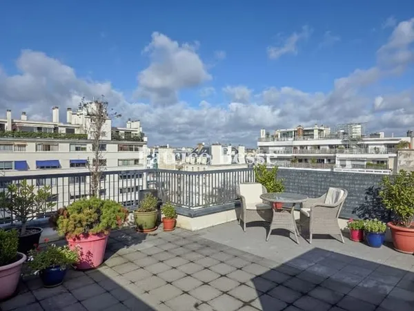 Appartement 7 pièces 240 m²