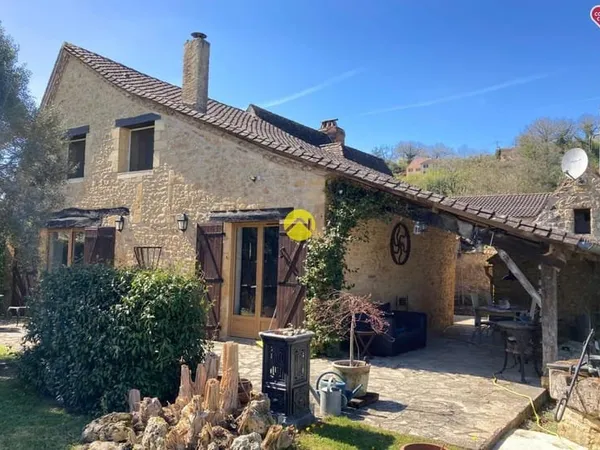 Maison perigourdine avec hangar