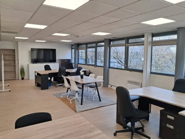 Bureau 79 m²