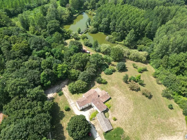 Maison 11 pièces 322 m²