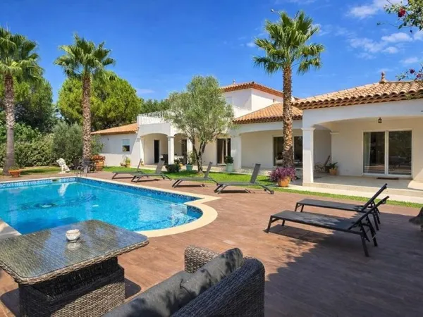 Villa 8 pièces 207 m²