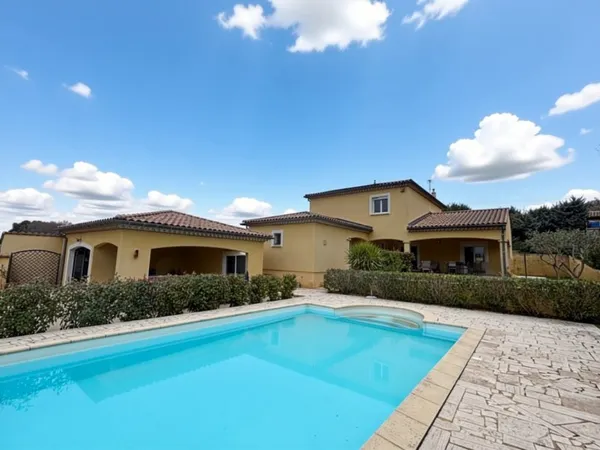 Maison 5 pièces 180 m²
