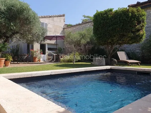 EXCLUSIVITÉ SUPERBE MAS 260² AU CALME AVEC SA PISCINE ET SON JARDIN PAYSAGER