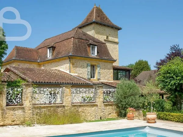 Maison de maître de caractère avec dépendances & piscine