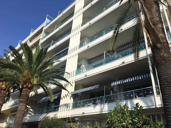 Appartement renové 2 pièces Promenade des Anglais 50 m de la mer