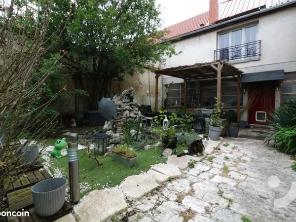 Maison 8 pièces 233 m²