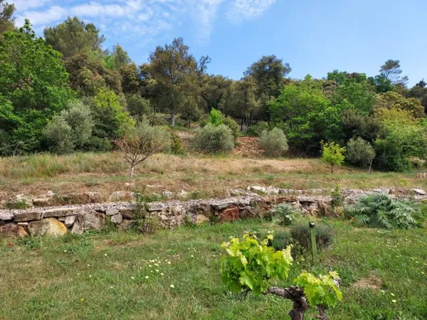 Terrain 1280 m²