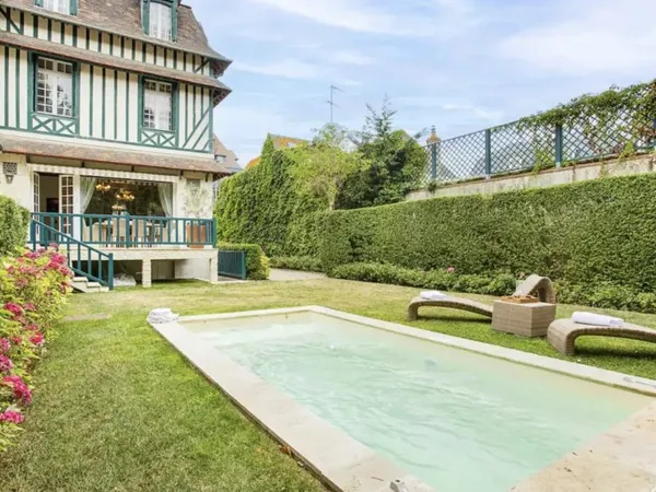 DEAUVILLE CENTRE - VILLA 6 CHAMBRES - PISCINE