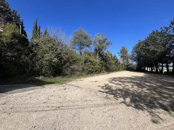 Terrain constructible 813 m²
