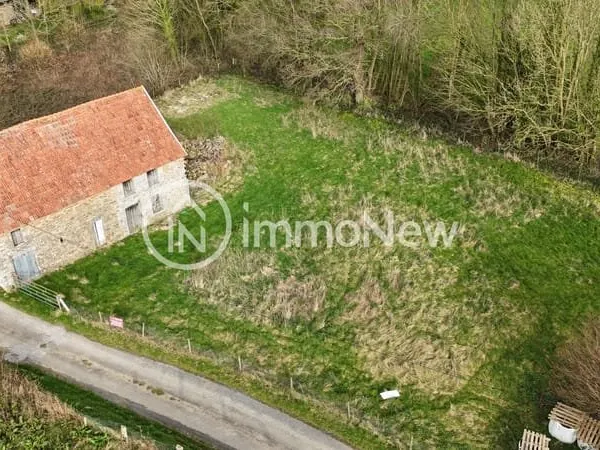 Batisse en pierres sur un terrain de 1283m2