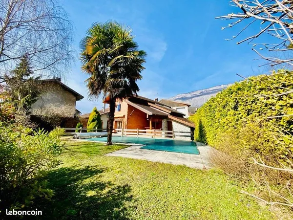 Maison de charme en pierre avec piscine
