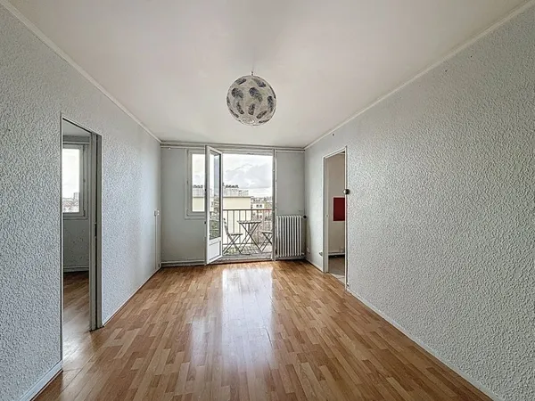 MONTREUIL, PROCHE DU QUARTIER COMMERCANT DE PAUL SIGNAC, DERNIER ETAGE AVEC ASCENSEUR, APPARTEMENT 3