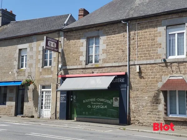 EXCLUSIVITE BLOT FOUGERES - ENSEMBLE IMMOBILIER EN BOURG