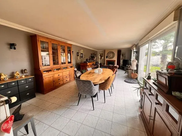 Maison mitoyenne , 3 chambres , jardin