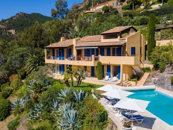 Maison 5 pièces 250 m²