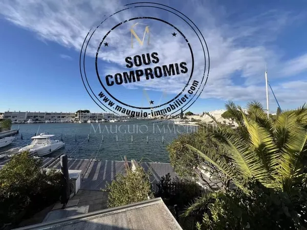 Marina T3 en duplex avec toit terrasse et appontement pour bateau