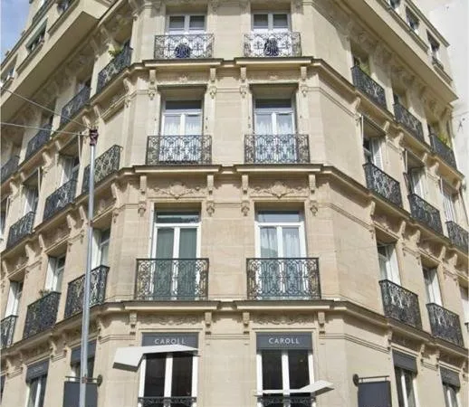 Élégance Haussmannienne au Coeur de Paris : Appartement Spacieux avec Vue Imprenable