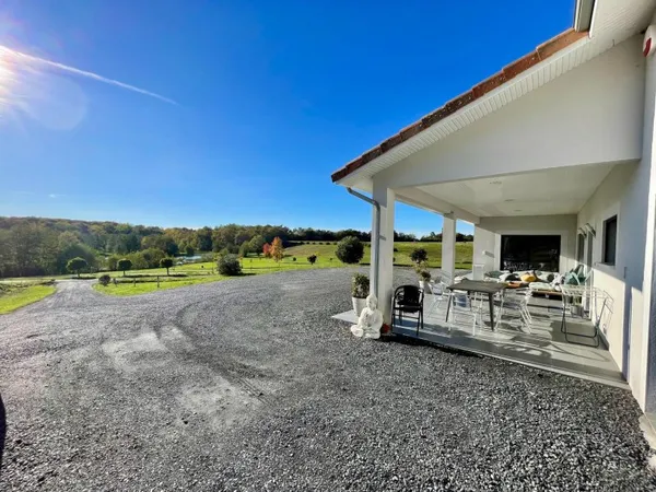 Maison contemporaine avec vue imprenable!