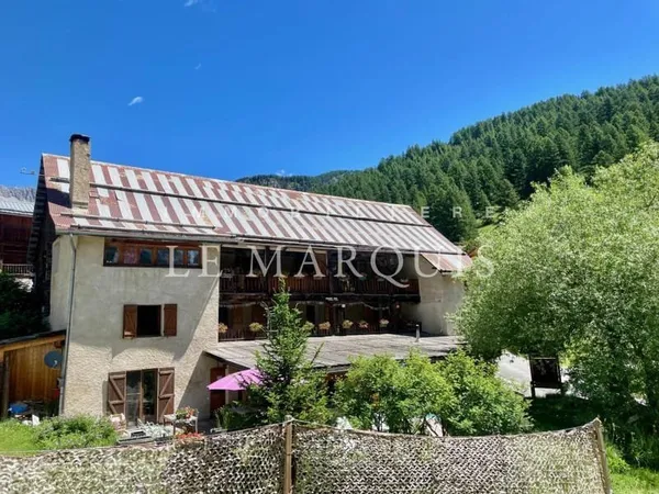 Le Chalet Viso : une propriété historique au coeur de « La montagne vraie »