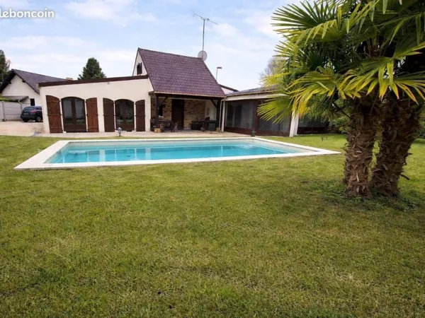 Maison centre-ville avec piscine, grand jardin, garage et logement indépendant