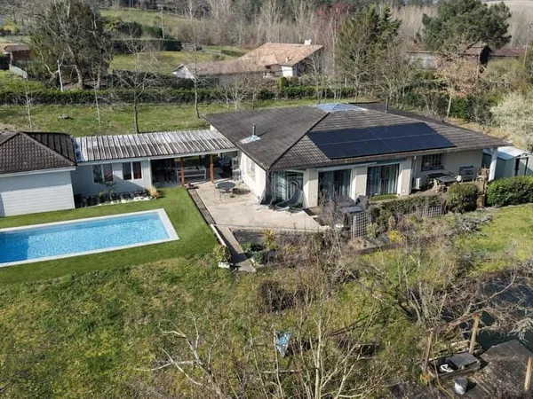 Villa contemporaine sur 1.86 Ha