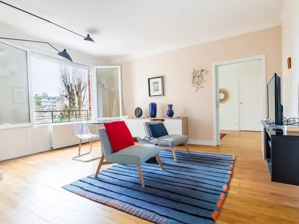 NEUILLY SUR SEINE- BOULEVARD DE LA SAUSSAYE- CHARMANT 2 PIECES AU CALME AVEC VUE DEGAGEE SUR JARDIN