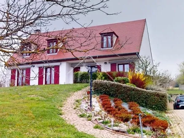 BELLE MAISON AVEC VUE DEGAGEE