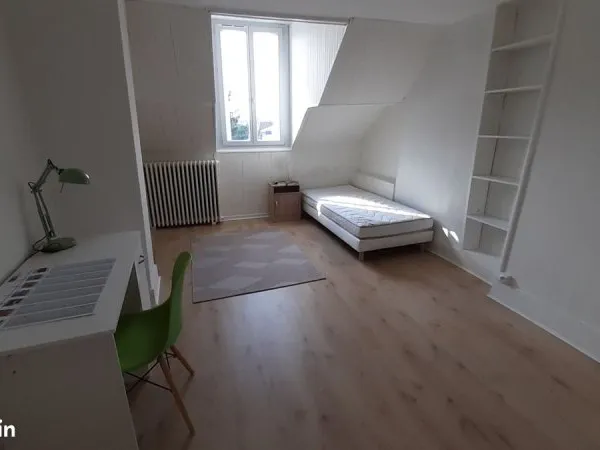 2 grandes chambres dispos dans coloc étudiante 100% fille, centre Besançon