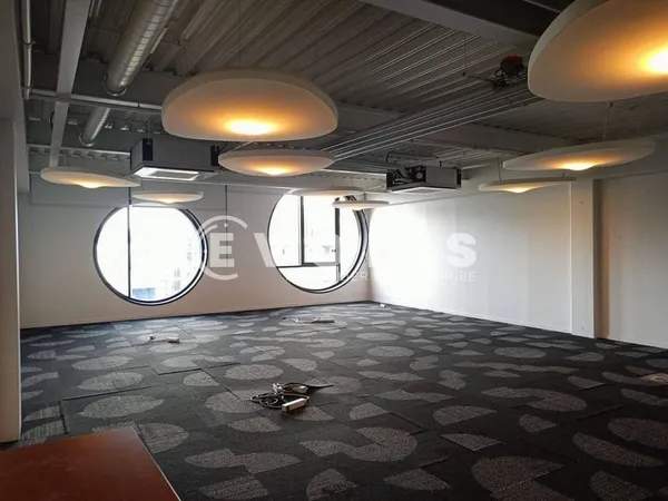 Bureaux 899 m²