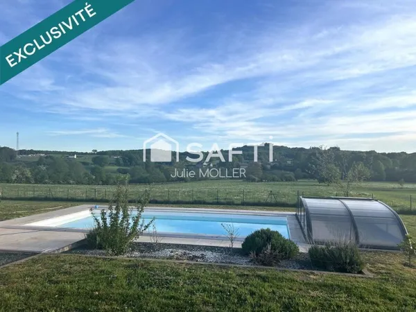 Maison récente, plain-pied, piscine couverte