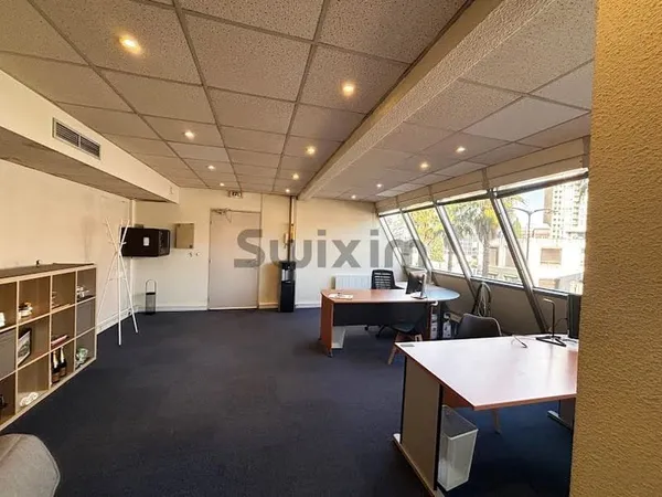 Local 64 m²