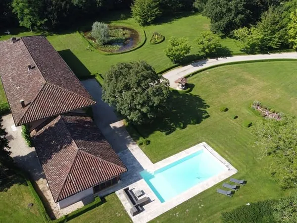 Maison 8 pièces 470 m²