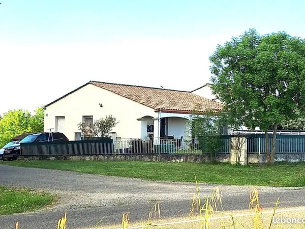 Maison à la campagne avec jardin