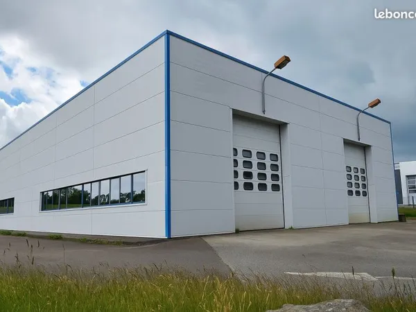 Entrepôt 900 m² SAINT EVARZEC