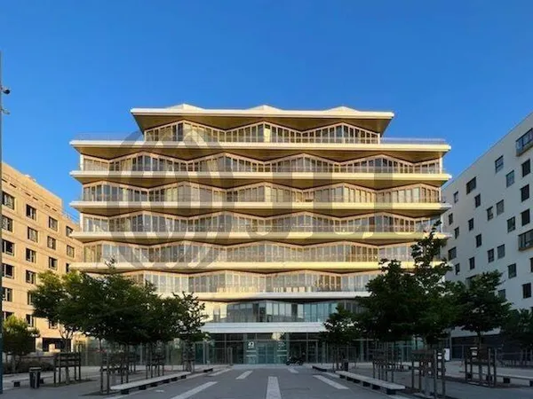 Bureau 4 pièces 1089 m²