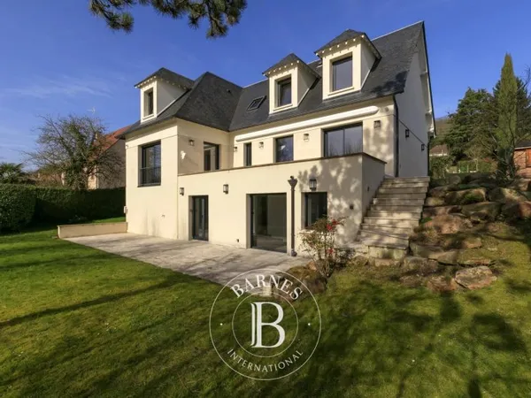 Vauhallan - Maison de 254 m² entièrement rénovée - Prestations haut de gamme