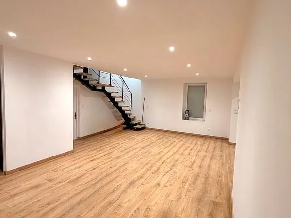 Maison à louer-98m²-3chambres-entièrement rénovée