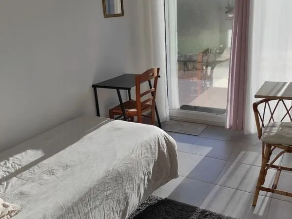 Studio indépendant chez l'habitant