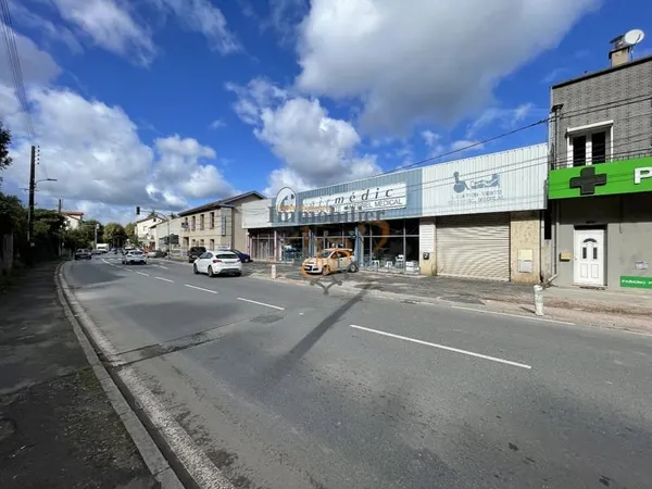 Location local commercial avec dépôt et parking Saint Affrique