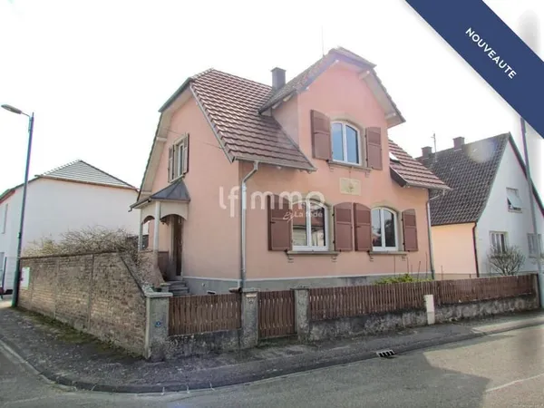 Maison à rénover sur environ 2.2 ares