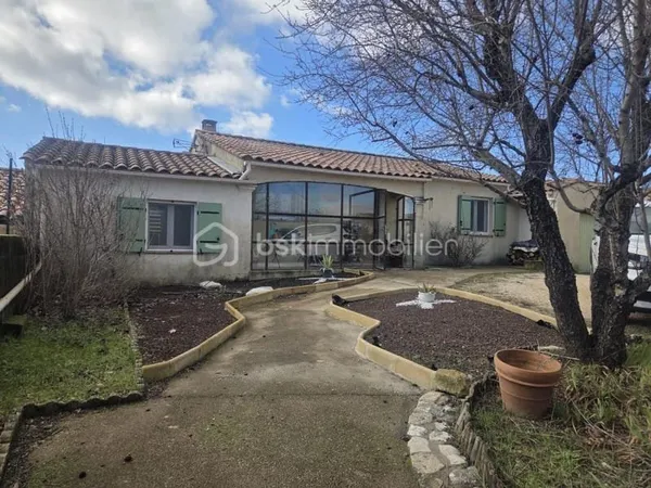 MAISON FAMILIALE AVEC PISCINE - ENVIRONNEMENT CALME ET SANS VIS-À-VIS