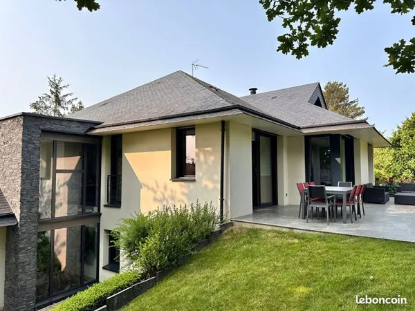 Maison 8 pièces 201 m²