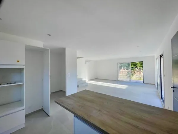 Maison Location Paulhan 4p 101m² 1390€