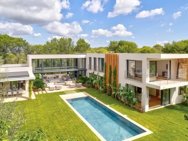 Maison 5 pièces 700 m²