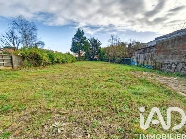 Terrain 650 m²