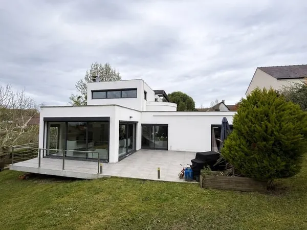 Villa d'architecte lumineuse 186 m2 avec terrain 1000 m2 q